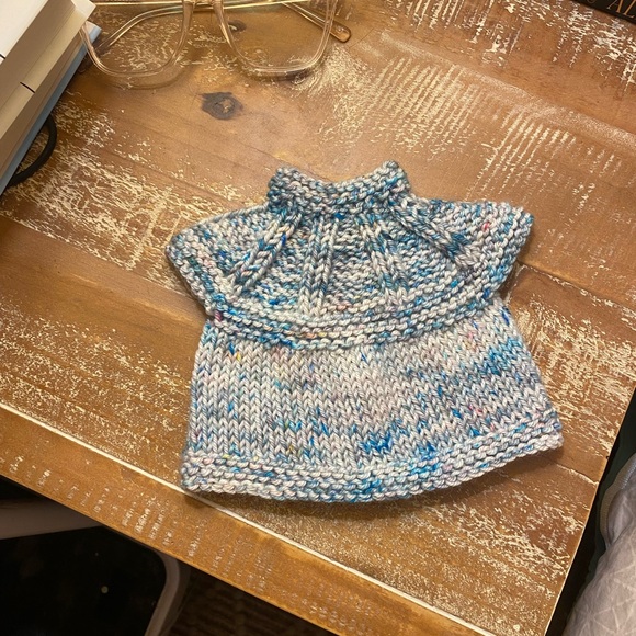 Handknit baby cardigan - Picture 2 of 3